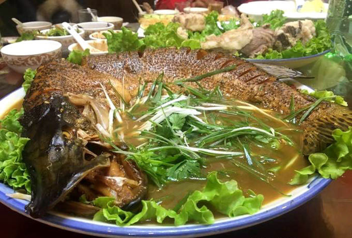 阿尔山美食铁锅炖鱼